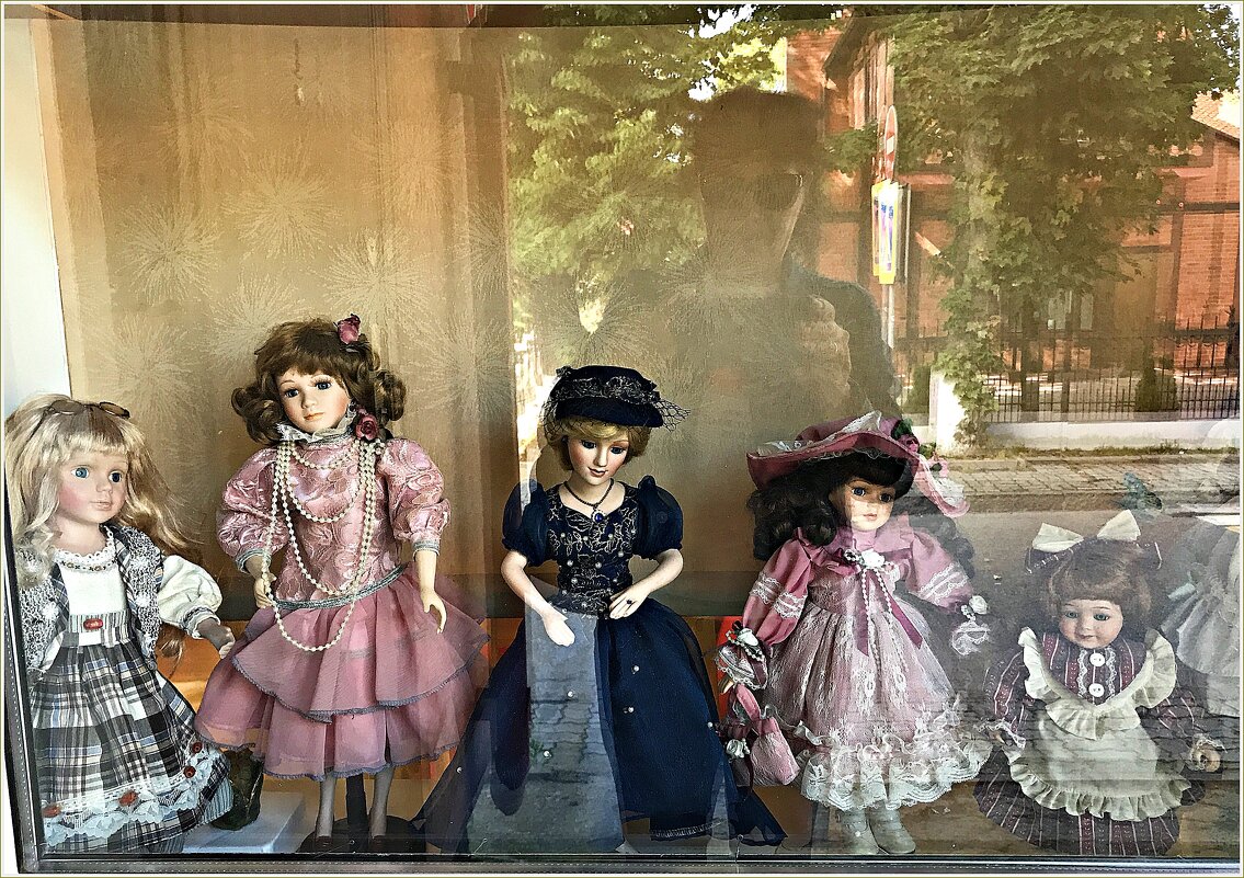 Я и куклы в витрине. - Валерия Комова