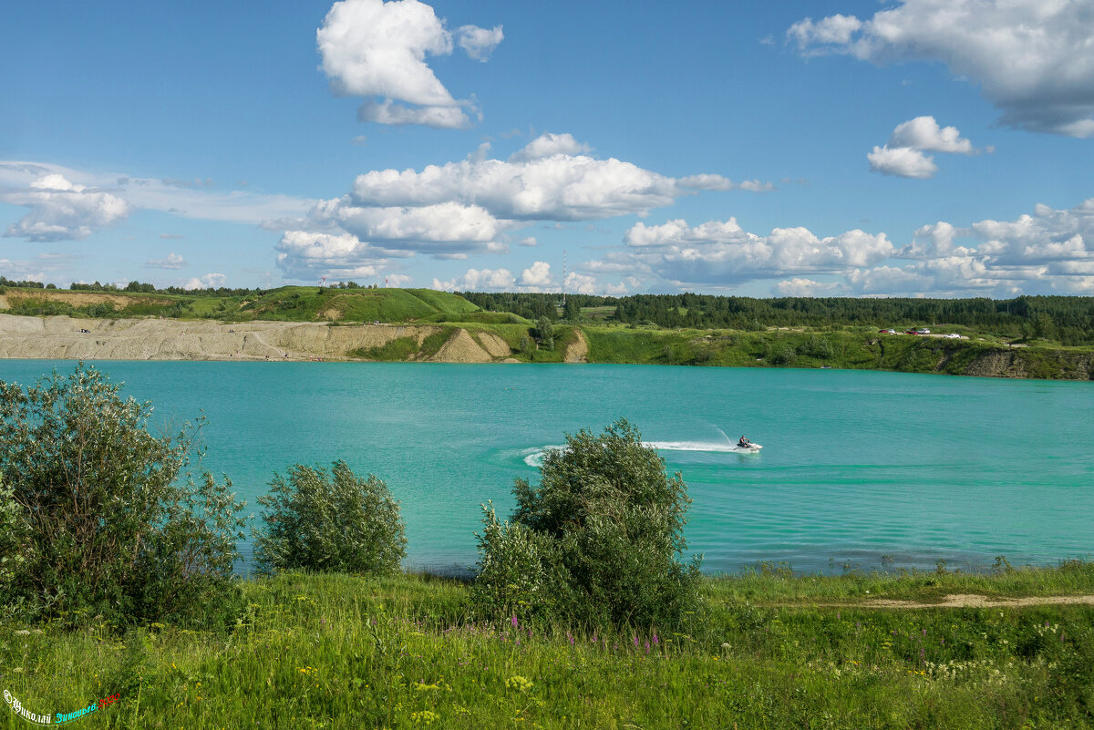 Голубое озеро в Ухте - необыкновенно-красивый цвет воде придают залежи голубых глин. - Николай Зиновьев