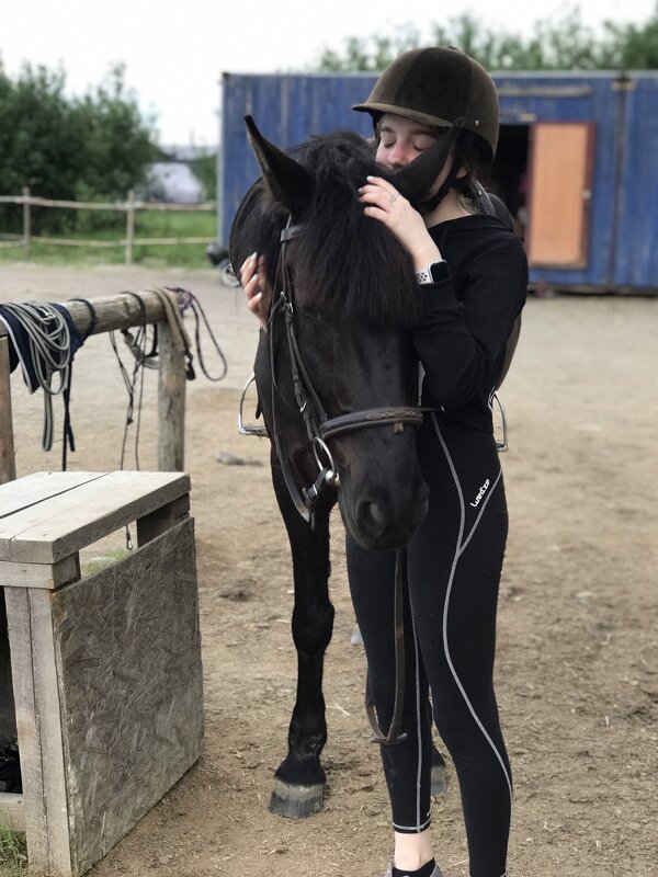 Девочка с лошадью - Liudmila Antonova