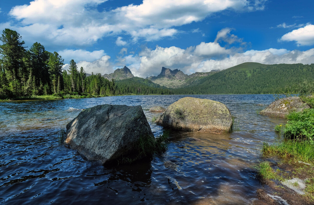 Озеро в горах - Алексей Мезенцев