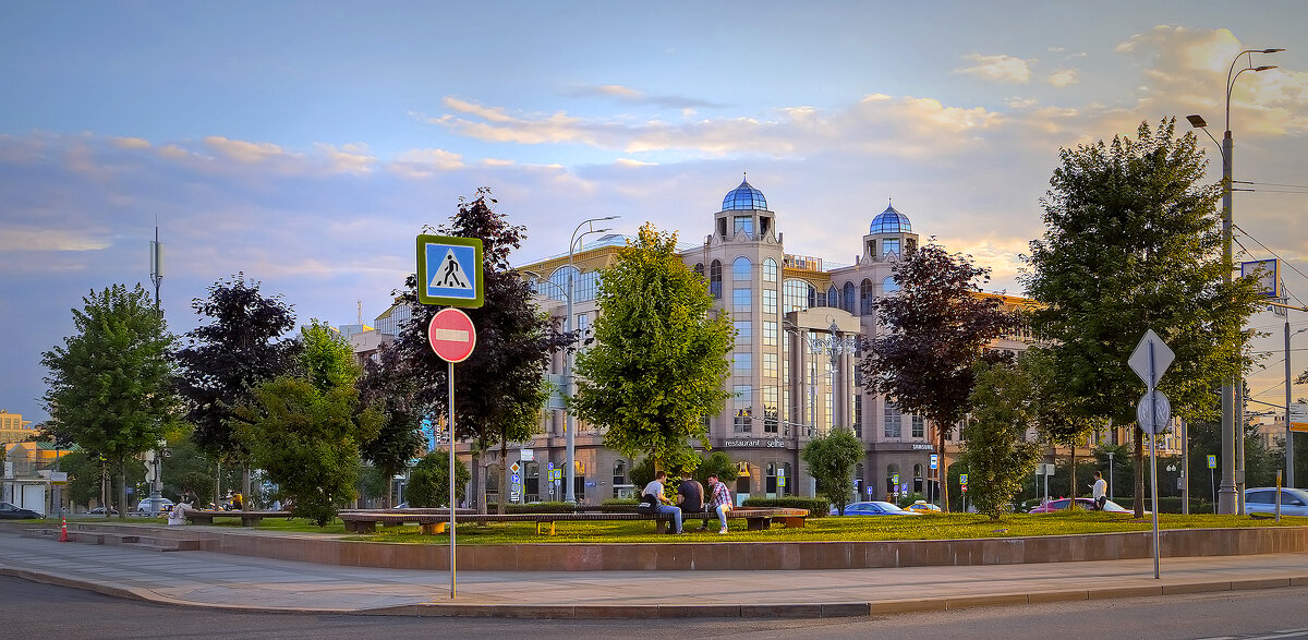 Москва. Торговый центр Новинский. - В и т а л и й .... Л а б з о'в