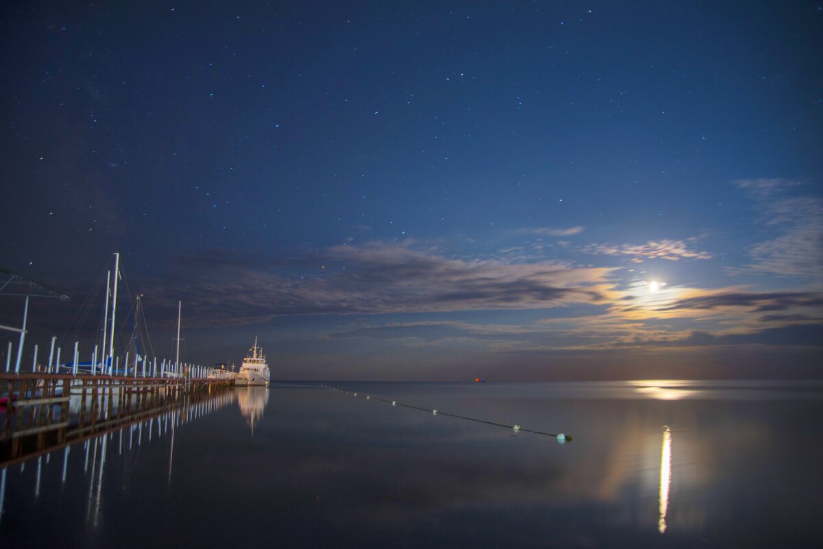 Лунная ночь на Черном море - Александр Довгий