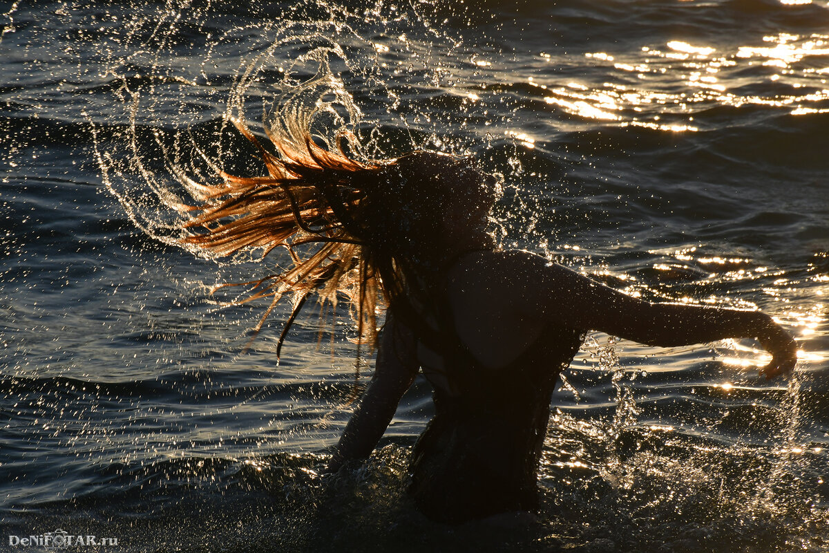 Взмах волосами из воды - Денис Тар