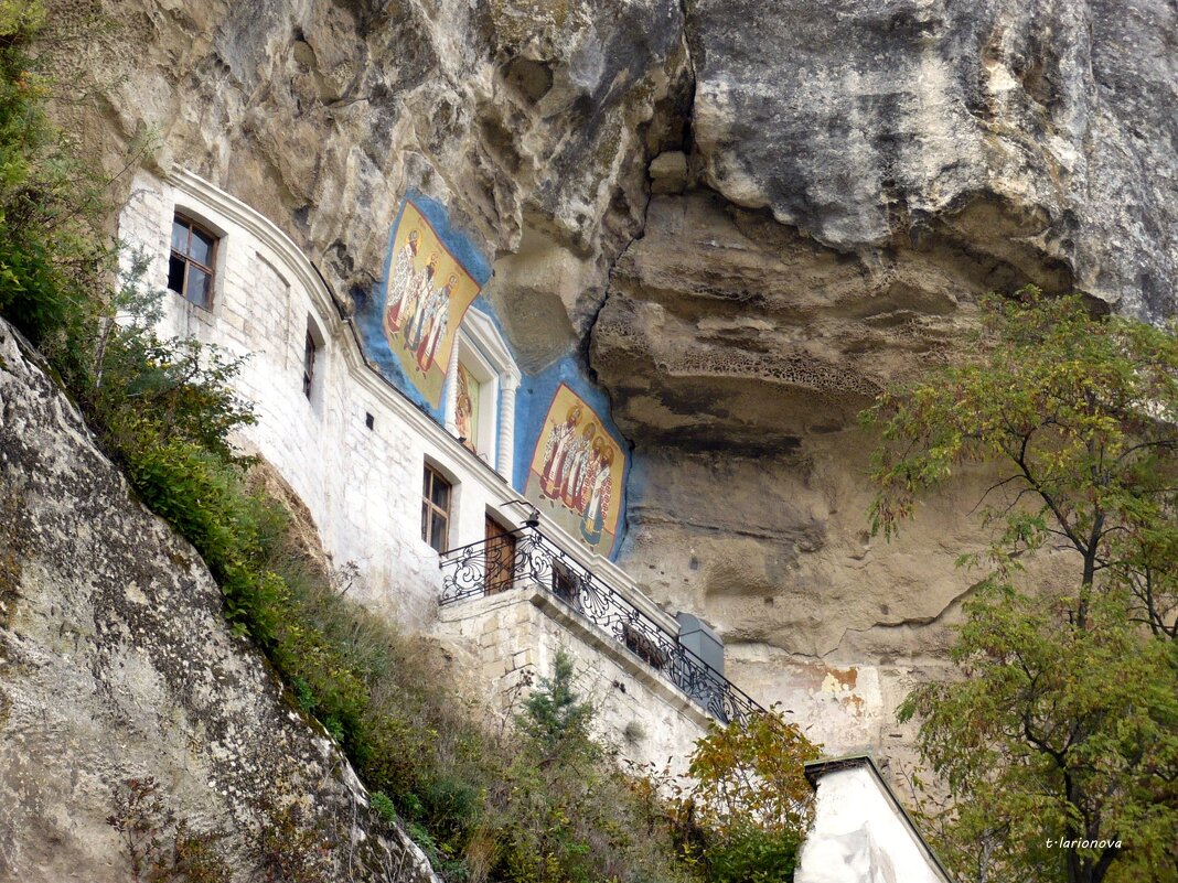 Свято-Успенский пещерный монастырь - Татьяна Ларионова
