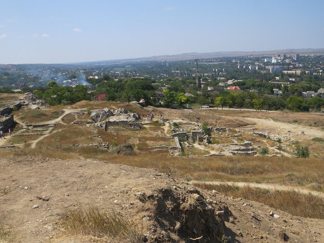 Раскопки на горе Митридат - Вера Щукина