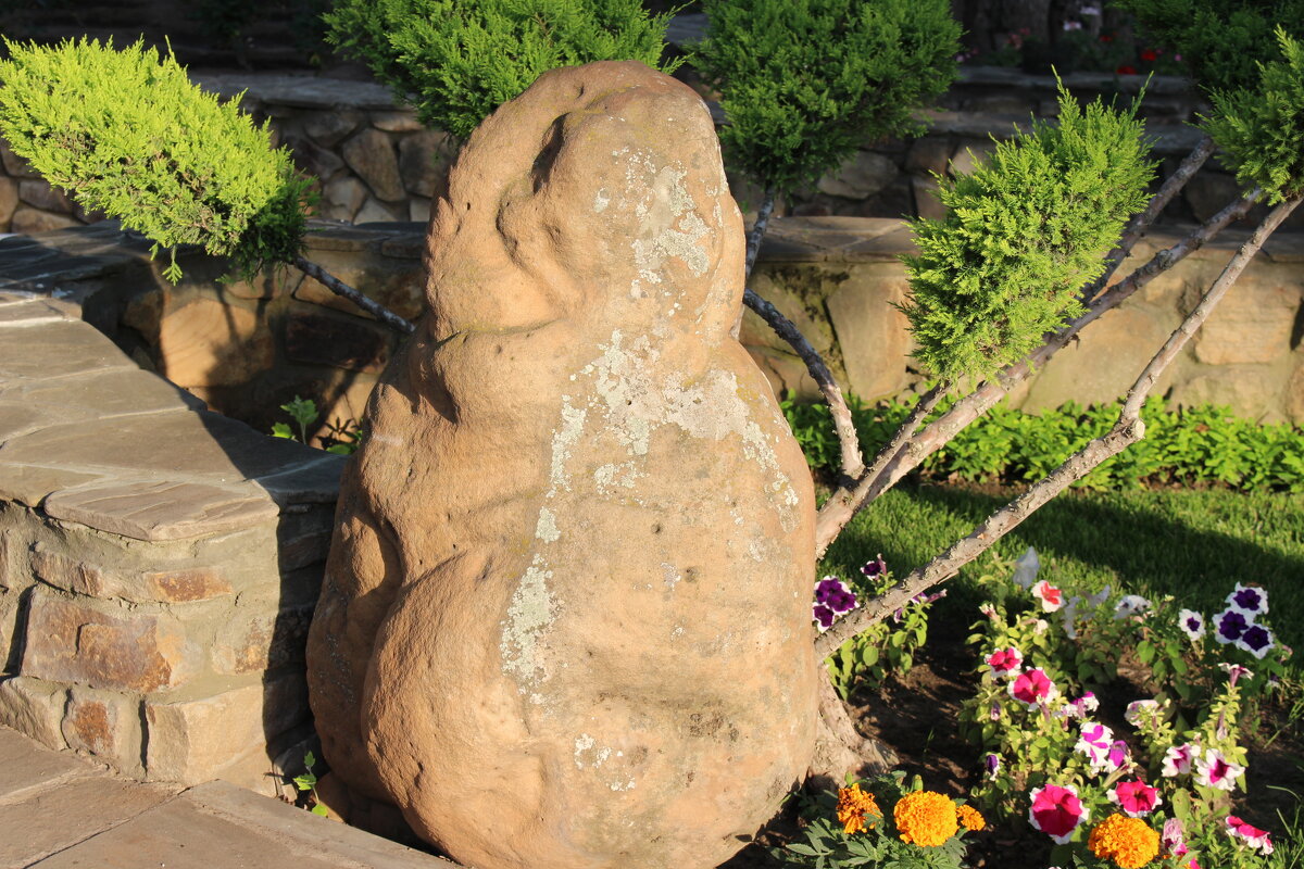 Каменная скульптура в парке Лога - Людмила Монахова