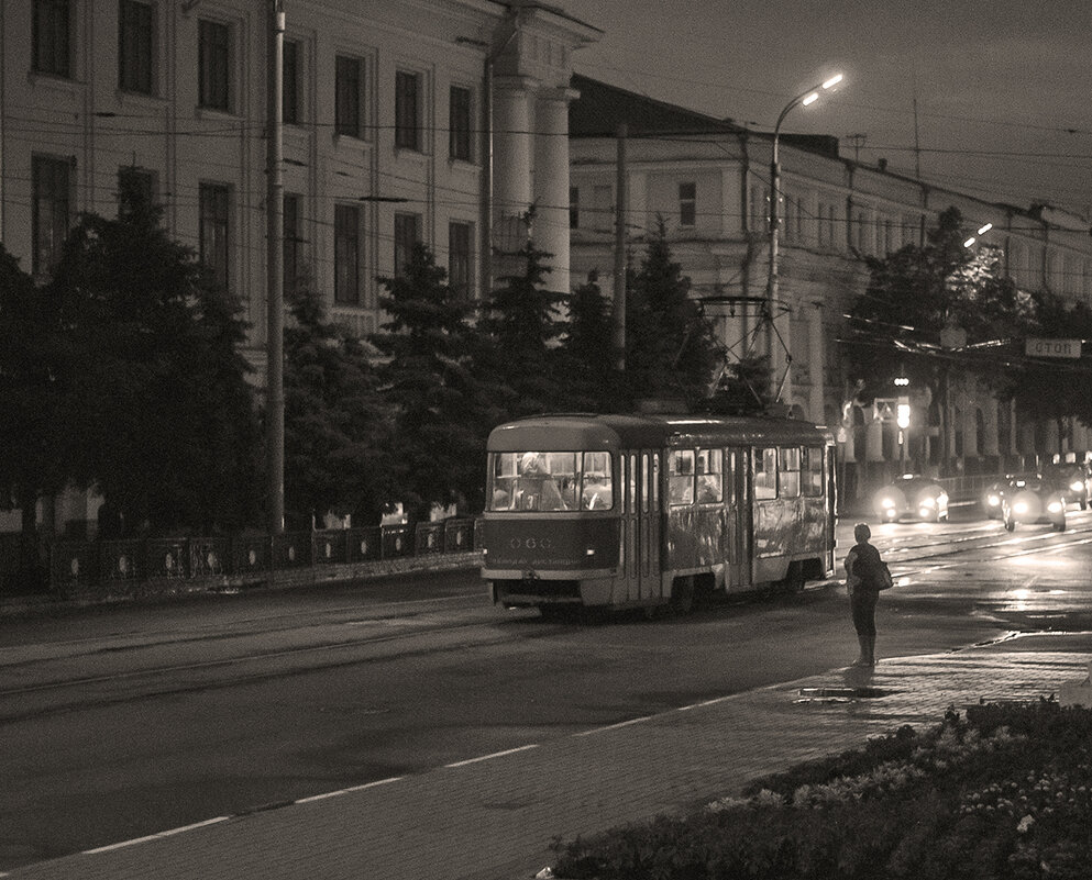 Трамвай,который шел на вокзал... - Валентин Амфитеатров 