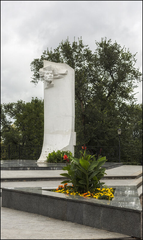 Памятник Горькому - Александр Тарноградский