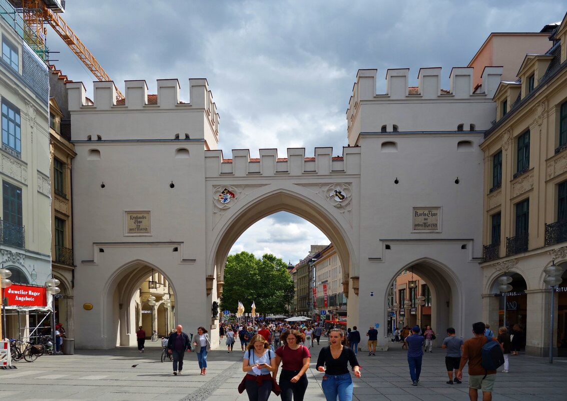 Карловы ворота  — городские ворота в Мюнхене,были построены в период с 1285 года по 1347 год ... - Galina Dzubina