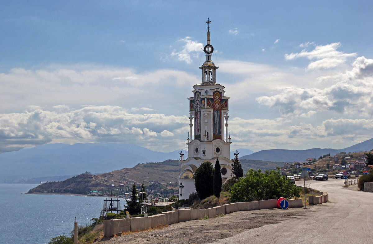 Алушта храм Маяк Николая Чудотворца