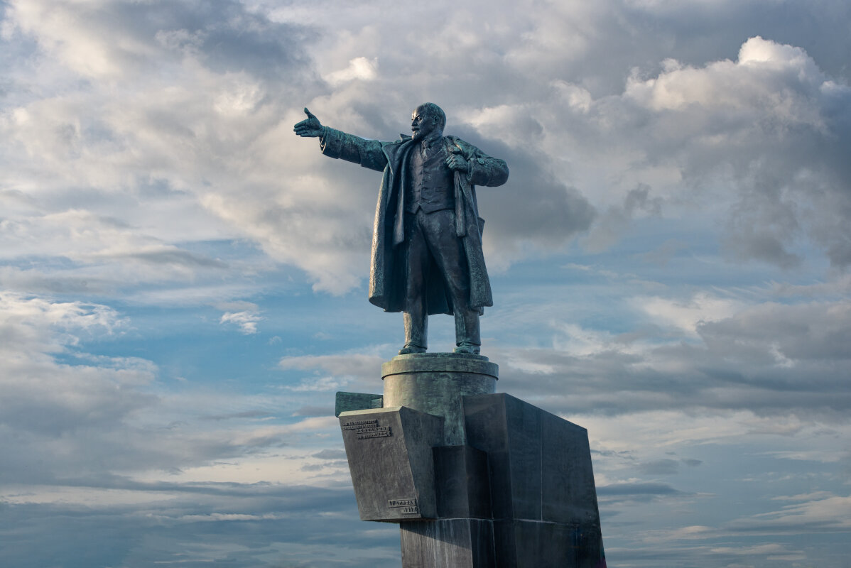 Ленин в Ленинграде - Олег Пученков
