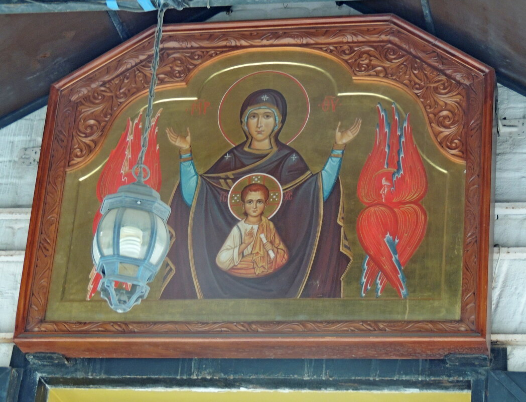 Икона над западным входом в церковь Рождества Пресвятой Богородицы, что в Старом Симонове, в Москве. - Александр Качалин
