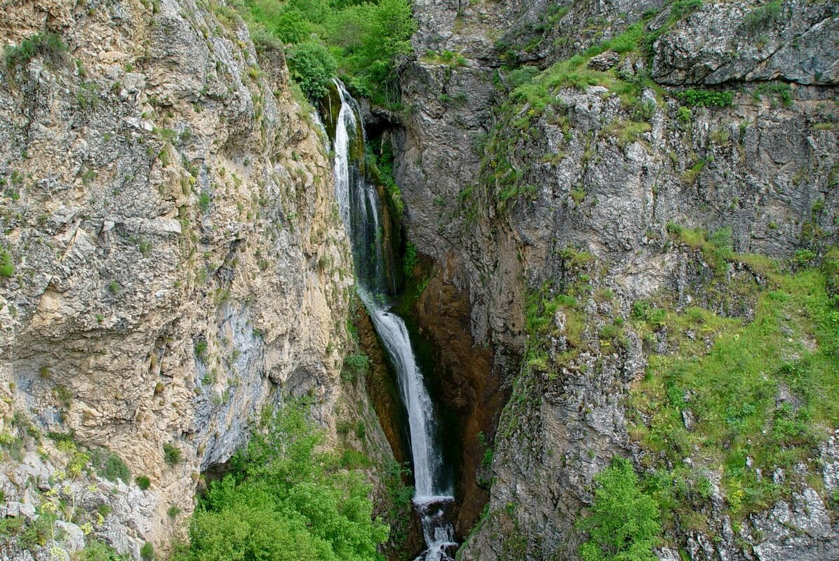 ПРОГУЛКА до водопада. - Виктор Осипчук