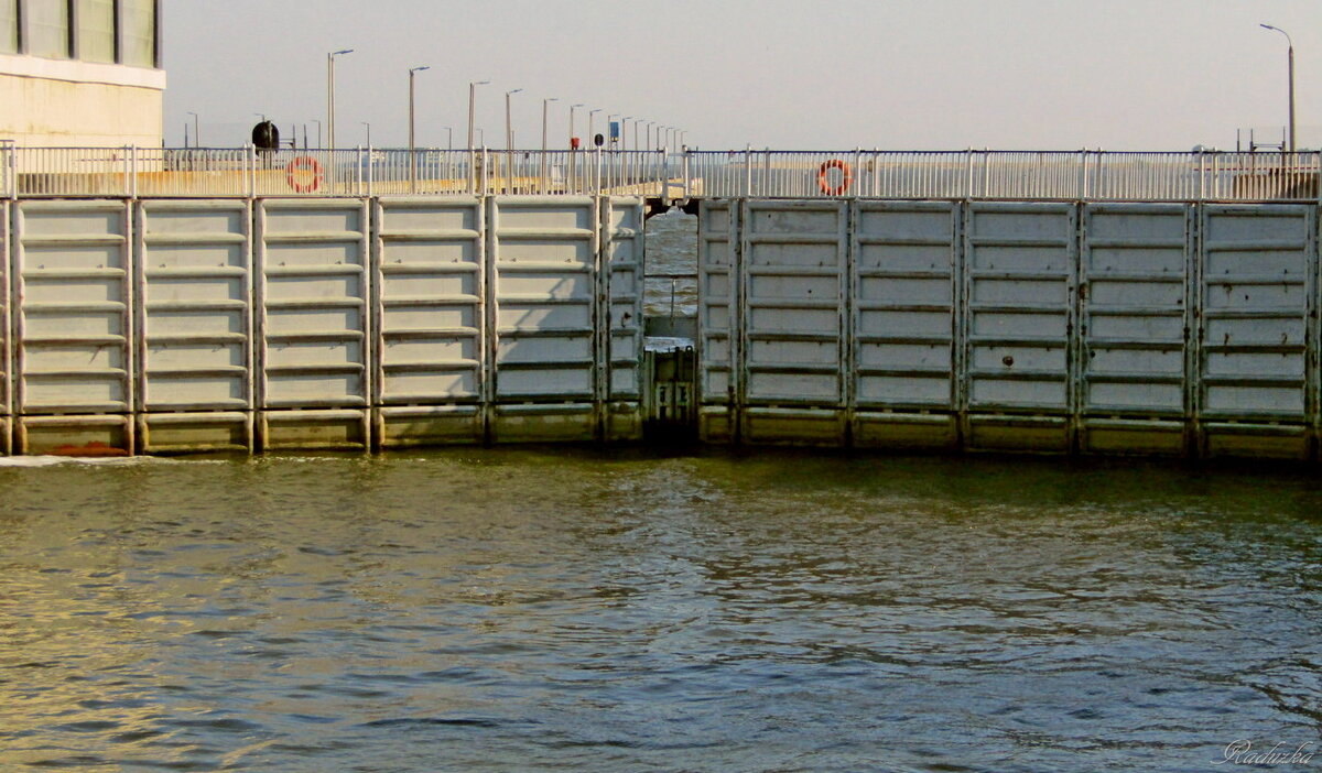Ворота шлюза Волжской ГЭС, 390 т. - Raduzka (Надежда Веркина)