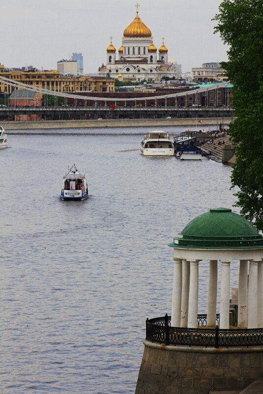 Вид на Москва реку - олег свирский 