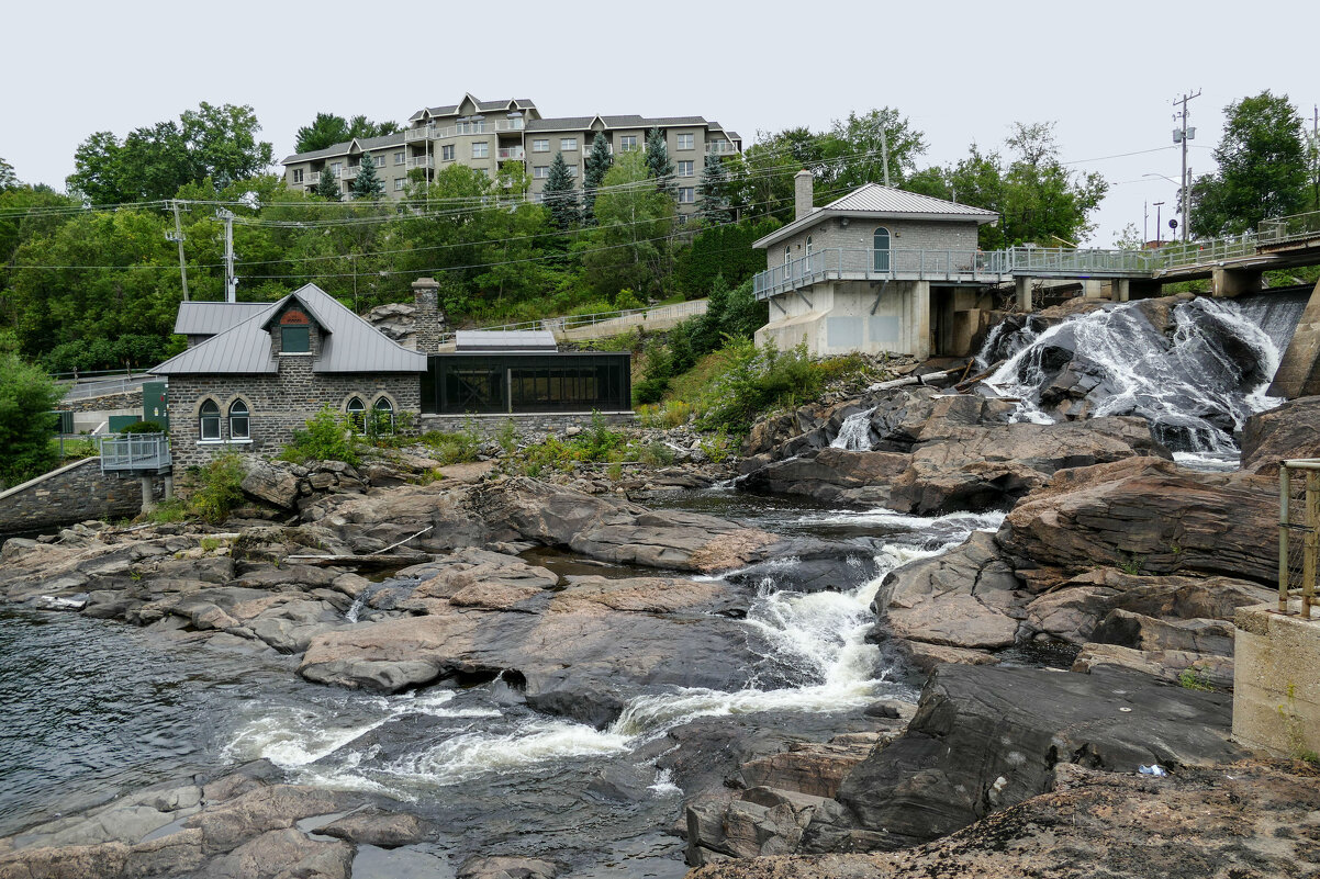 Вид водопада снизу, г. Брейсбридж, Канада - Юрий Поляков