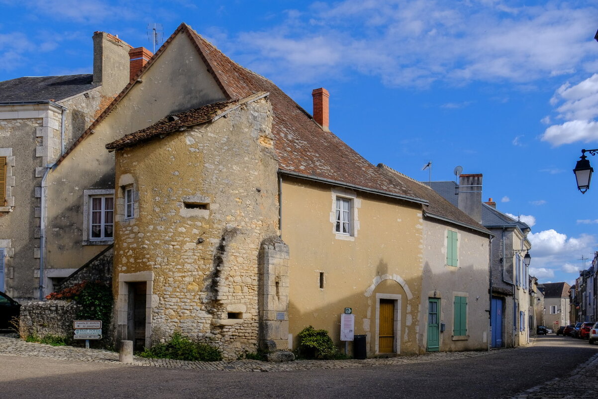 дом (круглый) в деревне Сен-Марсель, 15-ый век - Георгий А