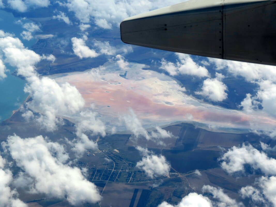 Под крылом самолета Розовое озеро - Ната Волга