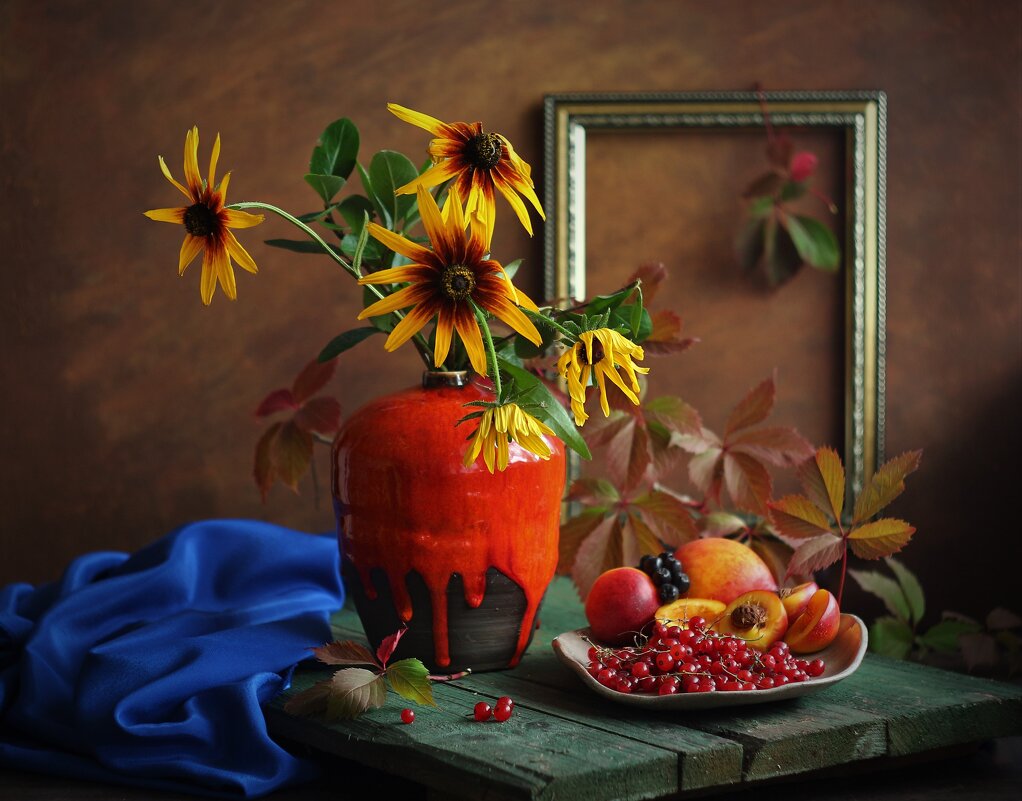 С цветами и фруктами - Людмила 