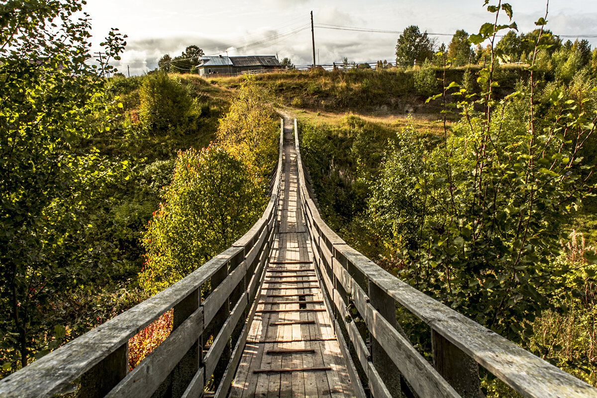 Навесной мост в деревне Пурнема. - Марина Никулина
