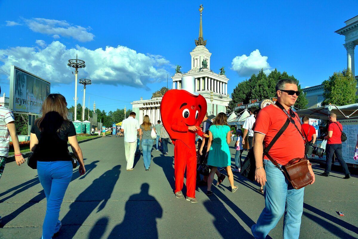 ВВЦ , ВЫХОДНОЙ - АЛЕКСАНДР 