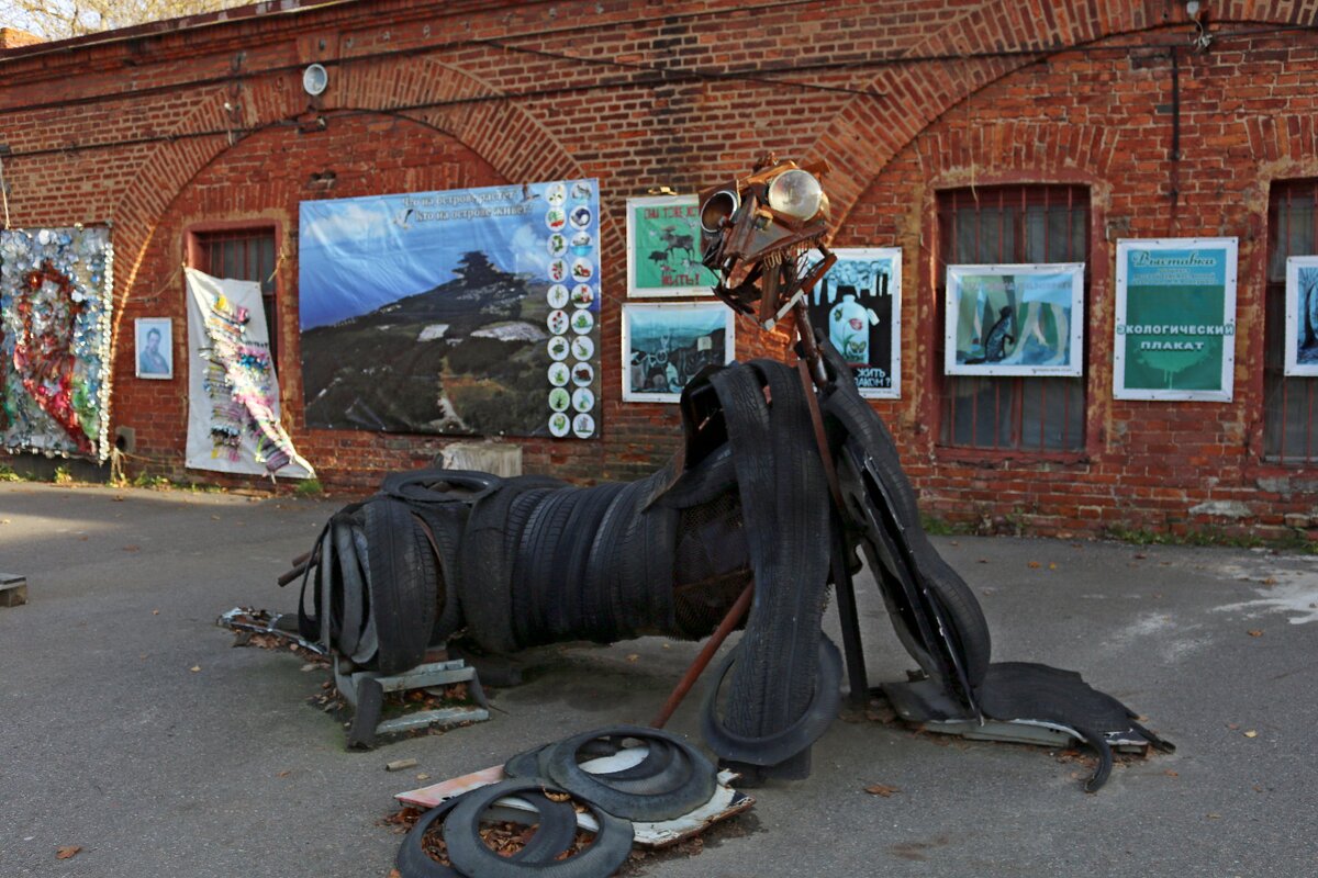 Скульптуры из мусора - Ольга 
