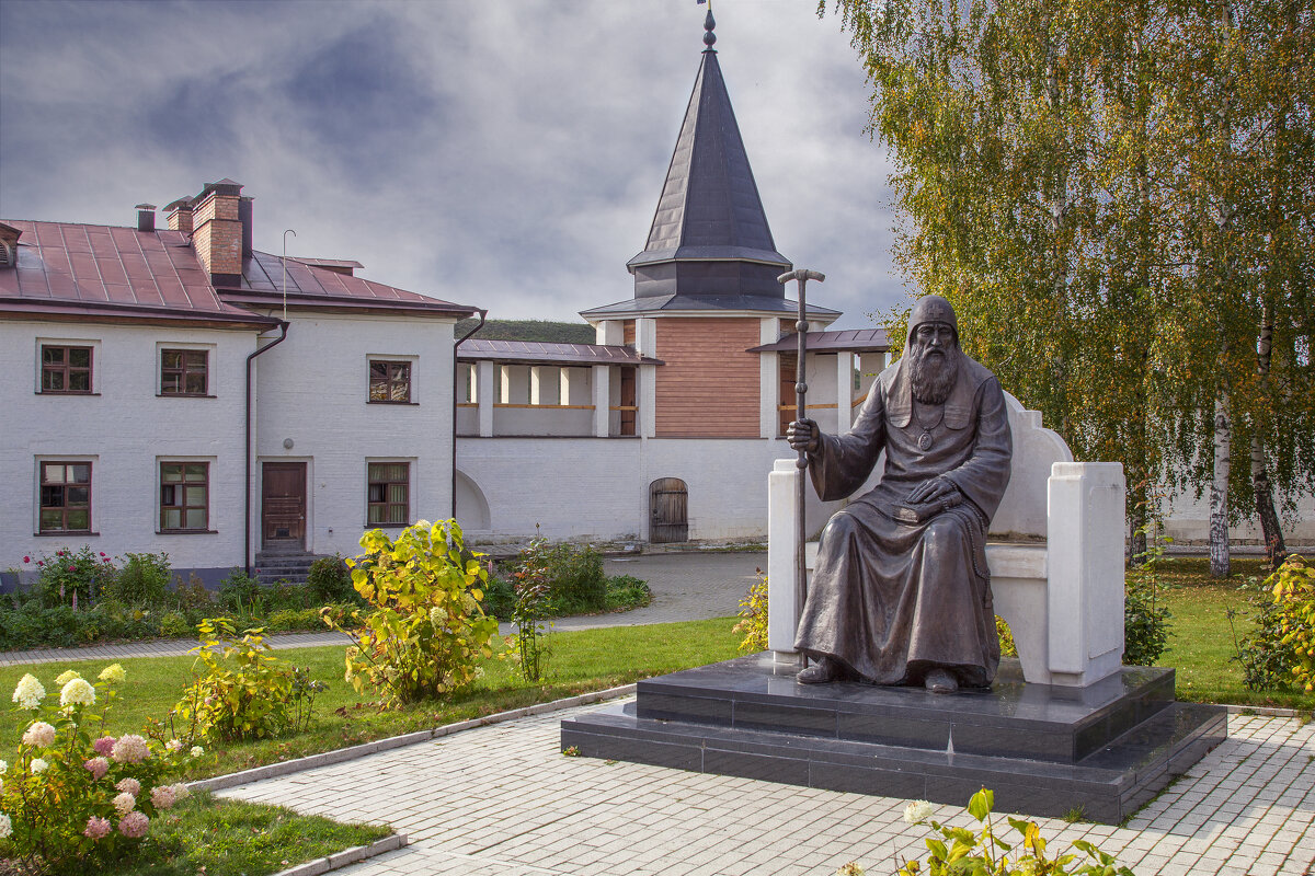 Памятник Патриарху Иову (Старица) - Елена Елена