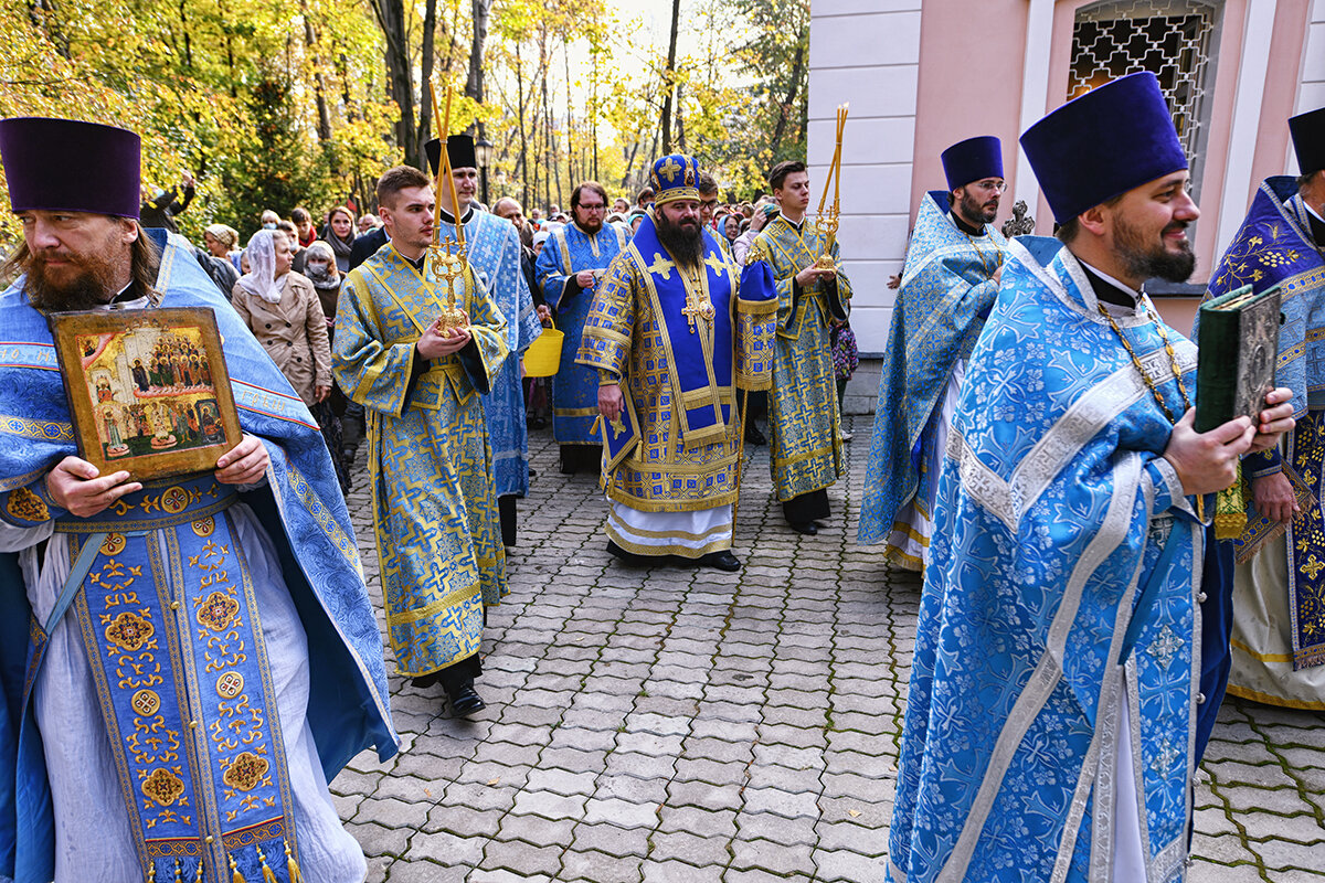 Крестный ход вокруг храма Покрова Богородицы - Valeriy(Валерий) Сергиенко