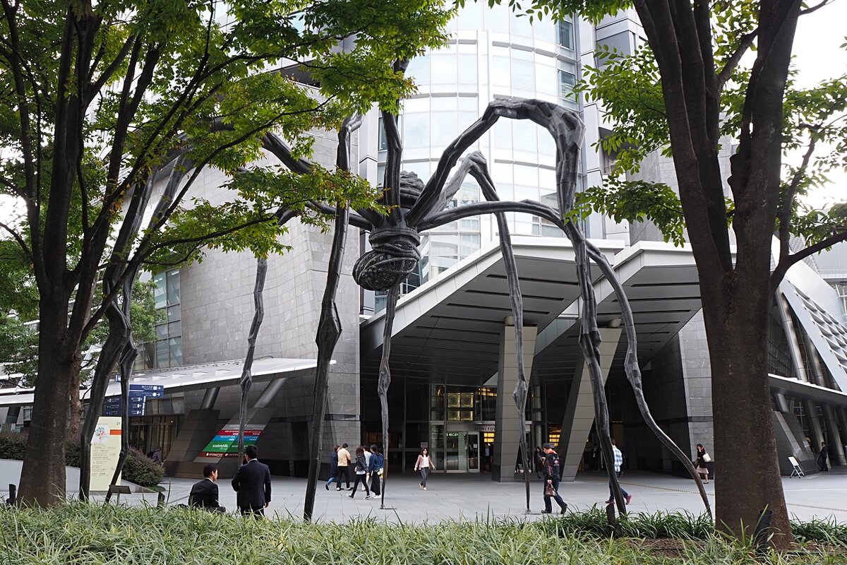 Бронзовая скульптура "Maman" Roppongi Токио Япония - wea *