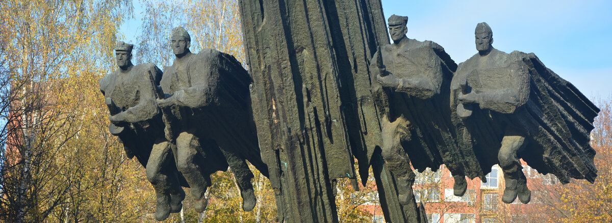 Памятник польско-советскому братству по оружию (центральная часть памятника) - Александр Буянов