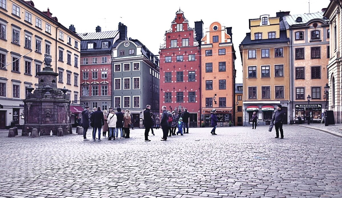 Стокгольм  Швеция, площадь Stortorget пустует из-за отсутствия туристов - wea *
