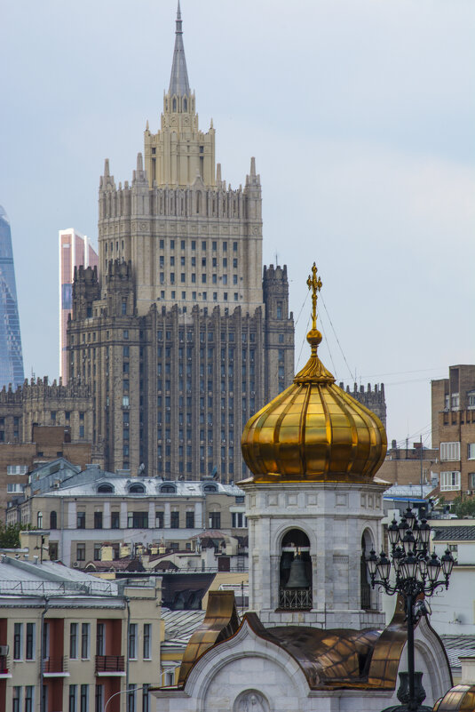 Взгляд на одну из Сталинских высоток. - Наталья Музычук