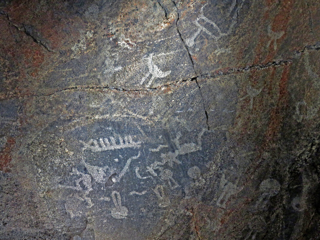 Фрагмент скалы с петроглифами. Онежское озеро, мыс Пери Нос VI - ИРЭН@ .