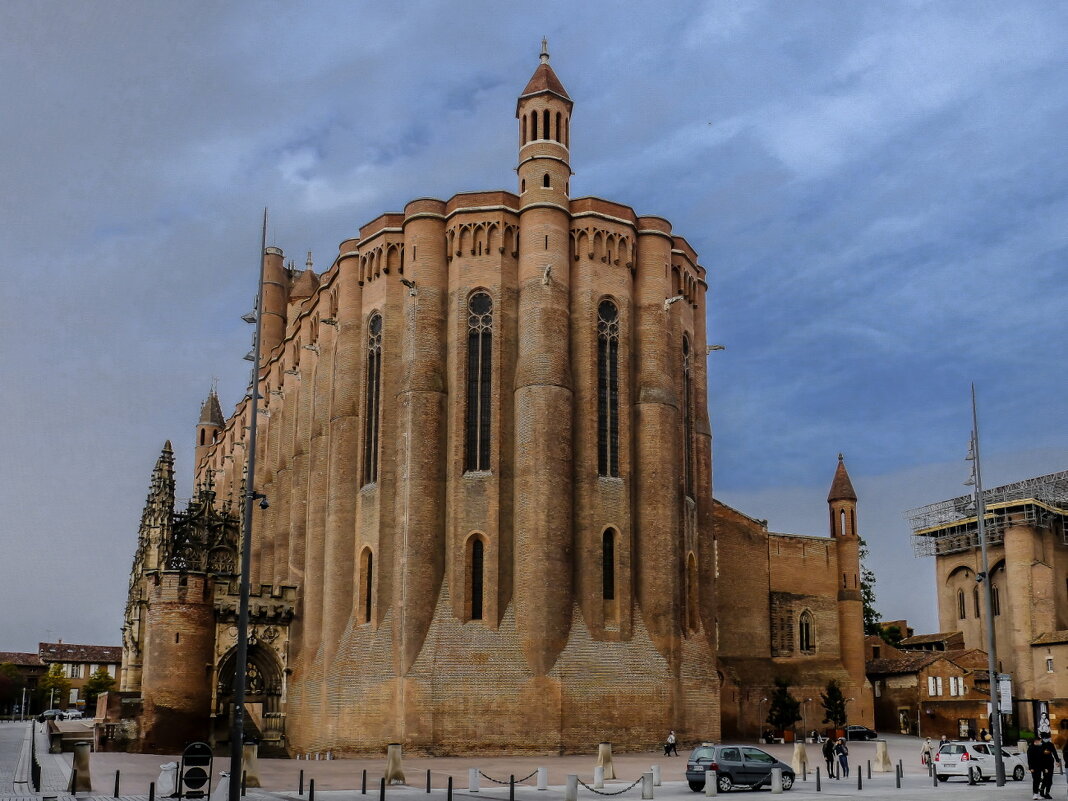 Самый крупный собор в мире из кирпичей - Георгий А
