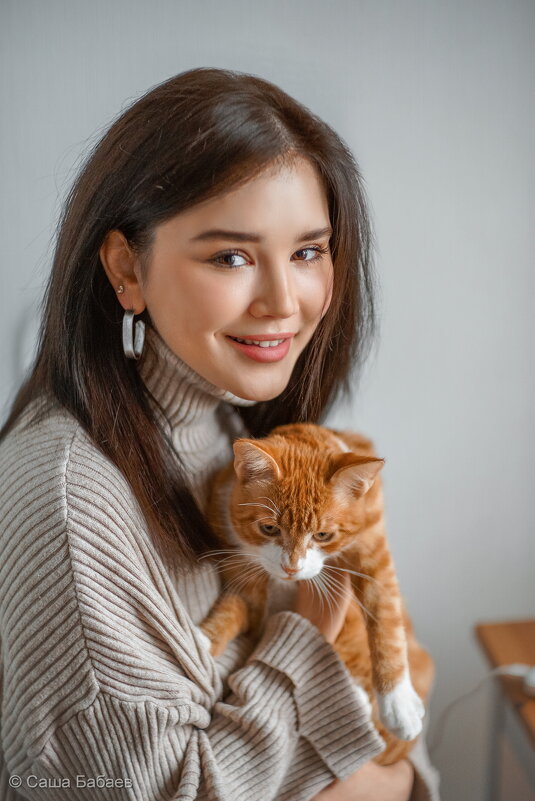 Лада с котёнком. - Саша Бабаев
