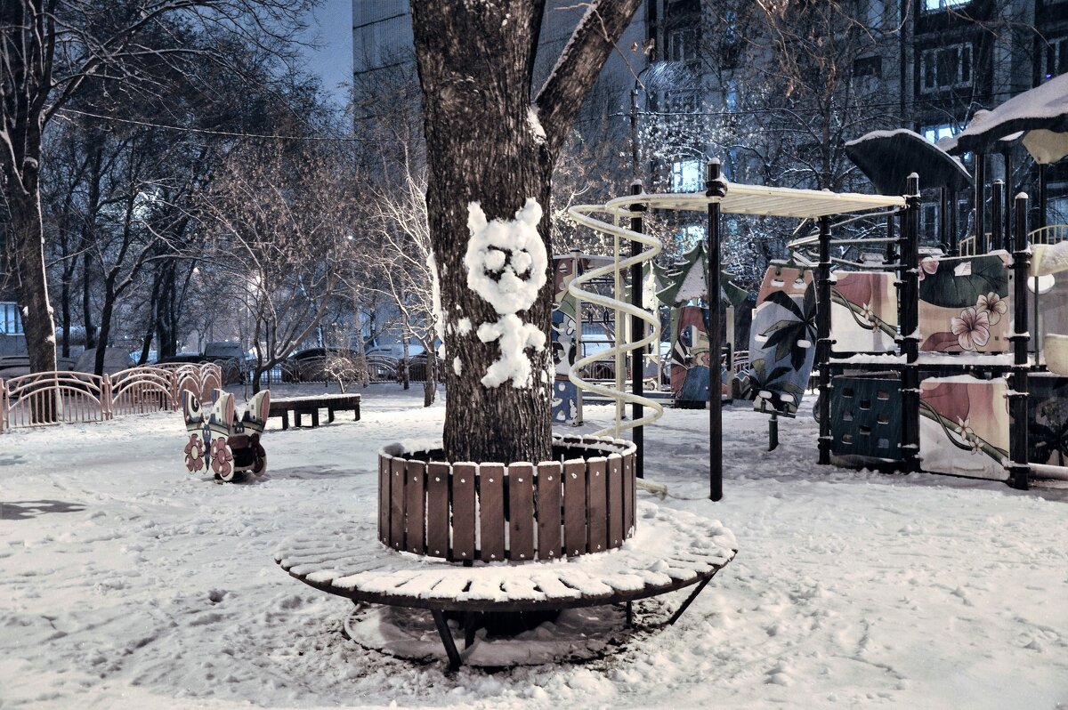 Детская площадка - Анатолий Колосов