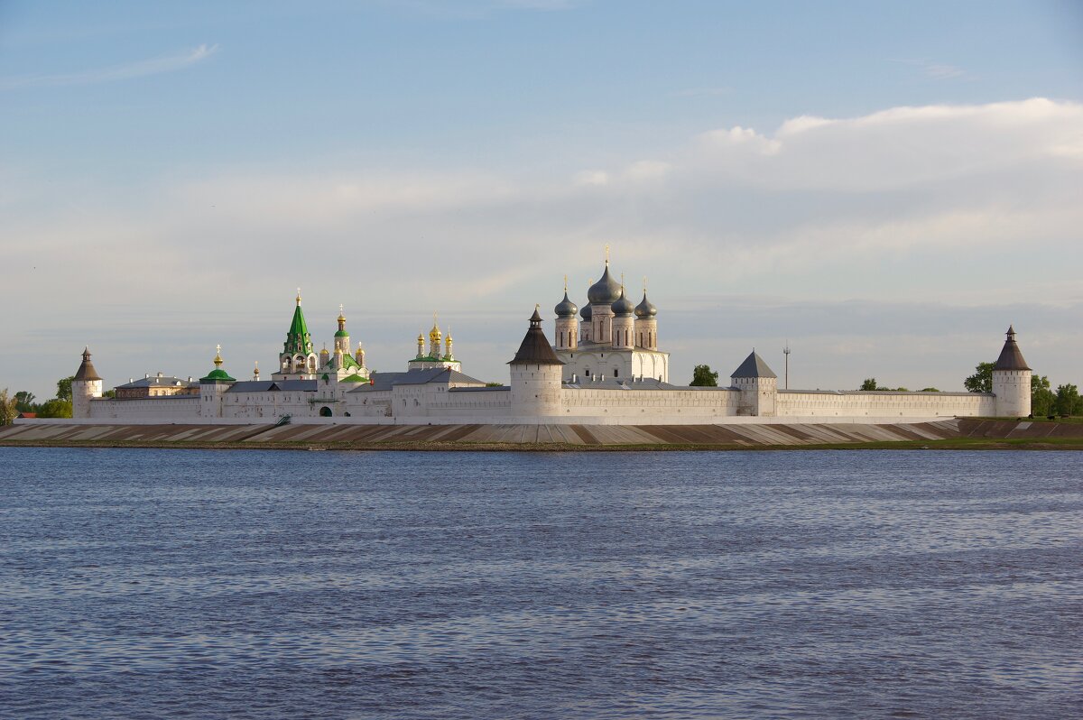 Макарьевский Желтоводский монастырь утром - Сергей Моченов