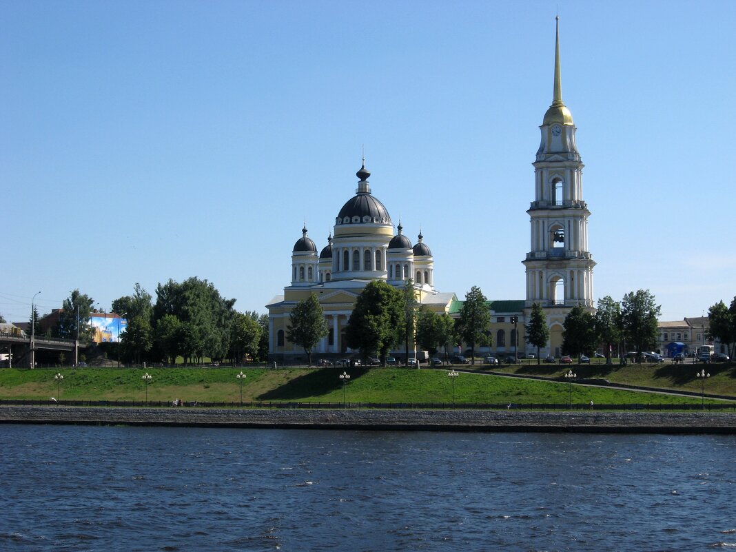 Спа́со-Преображе́нский кафедра́льный собор (Собор во имя Преображения Господня) в Рыбинске - Надежда 