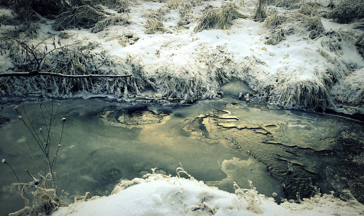 снега нет , но реки  замёрзли - Любовь 
