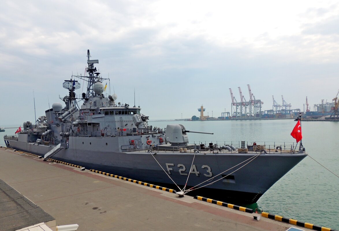 Турецкий фрегат "TCG Yildirim"  в порту Одессы - Юрий Тихонов