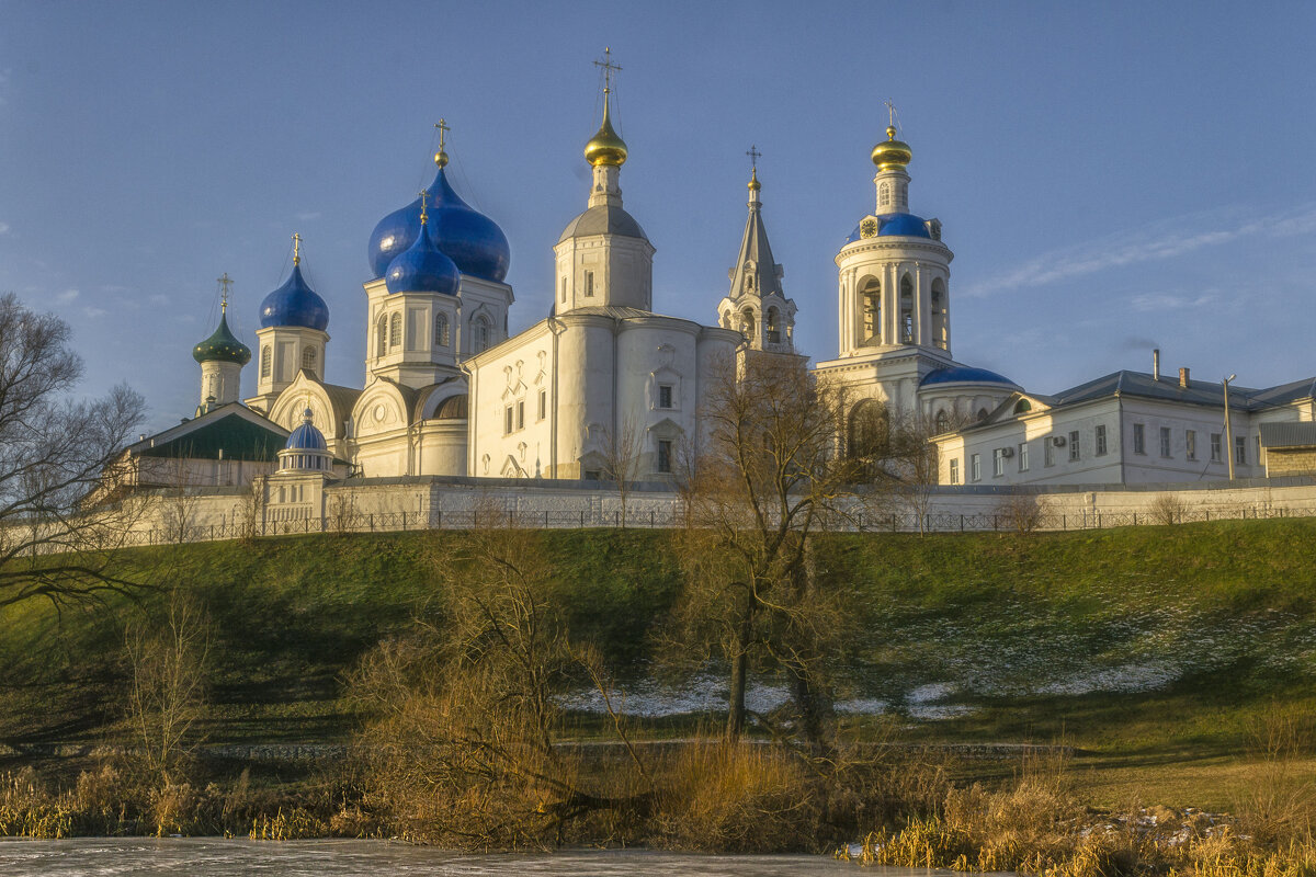 Декабрь под стенами монастыря - Сергей Цветков