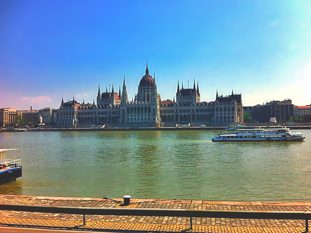 ЗДАНИЕ   ВЕНГЕРСКОГО   ПАРЛАМЕНТА - Анатолий Малобродский