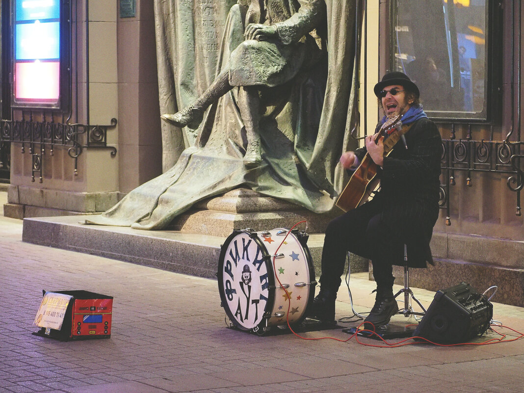 Уличный музыкант ... - Дмитрий 