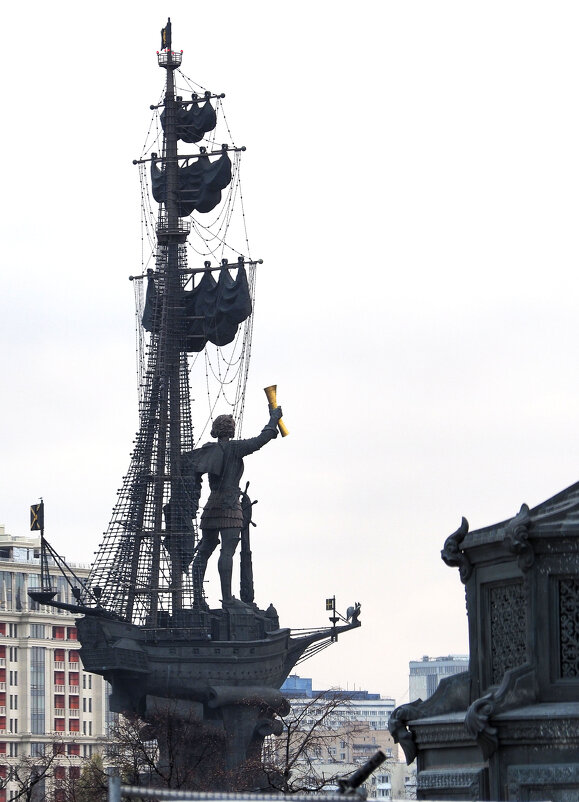 Памятник «В ознаменование 300-летия российского флота» - Дмитрий 