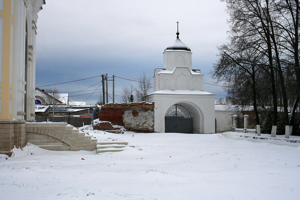 Впереди ещё возрождение монастырской стены - Любовь 