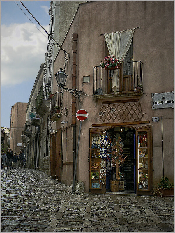 Сувенирный магазинчик. Эриче, Сицилия - Lmark 