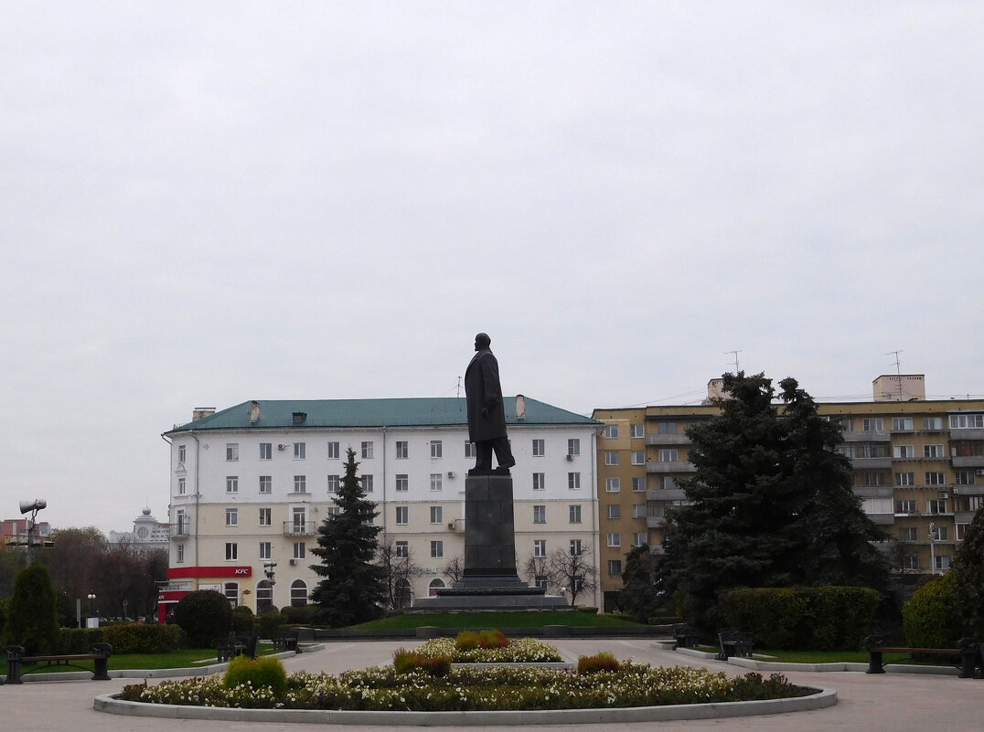 Памятник Ленину в Пензе на центральной площади - Оливер Куин