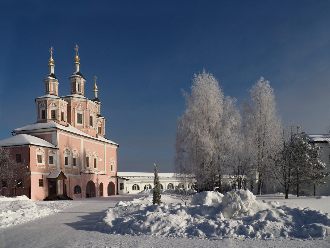 Врата Свенского монастыря в зимний день - Евгений 