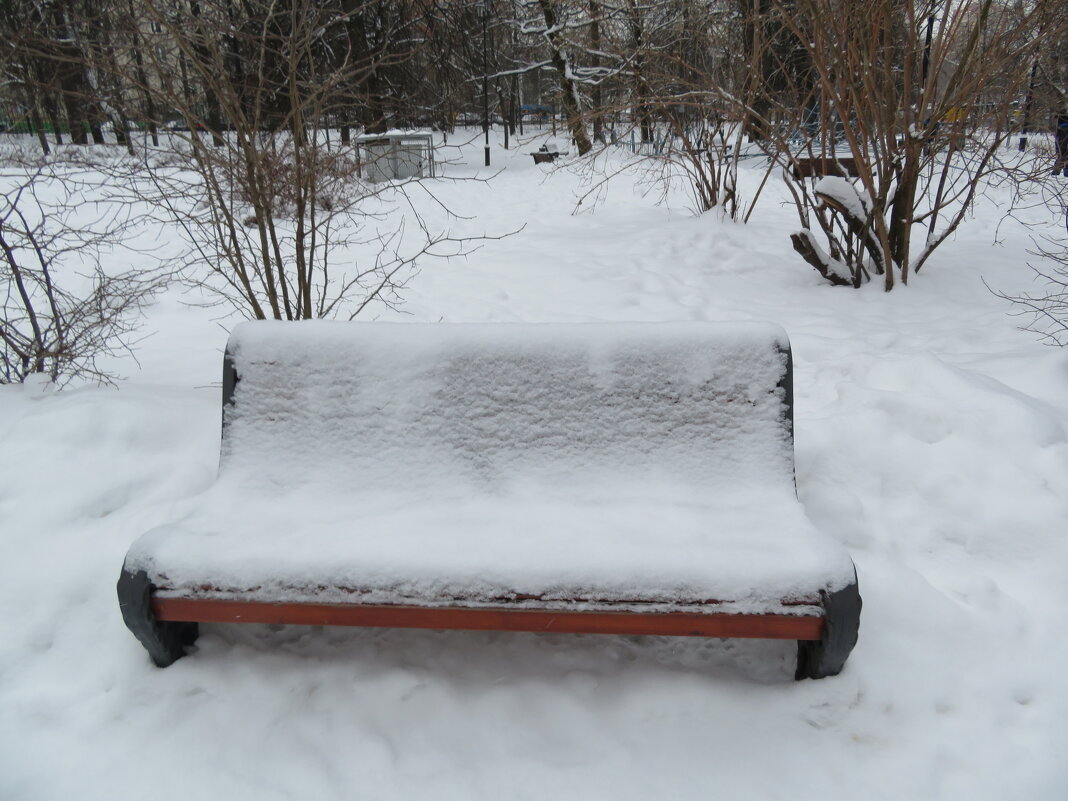 Скамейка под снегом. - Зинаида 