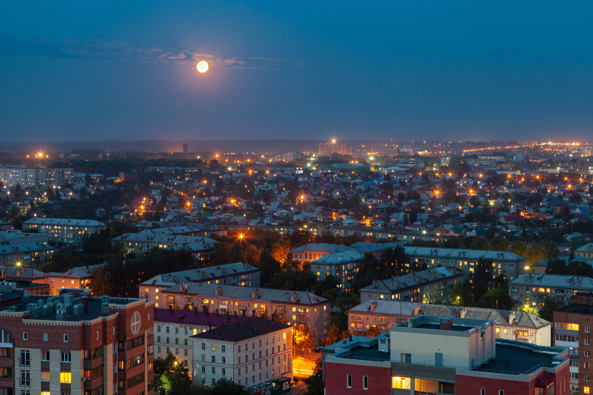 в дымке сонного города - Антон Лихач